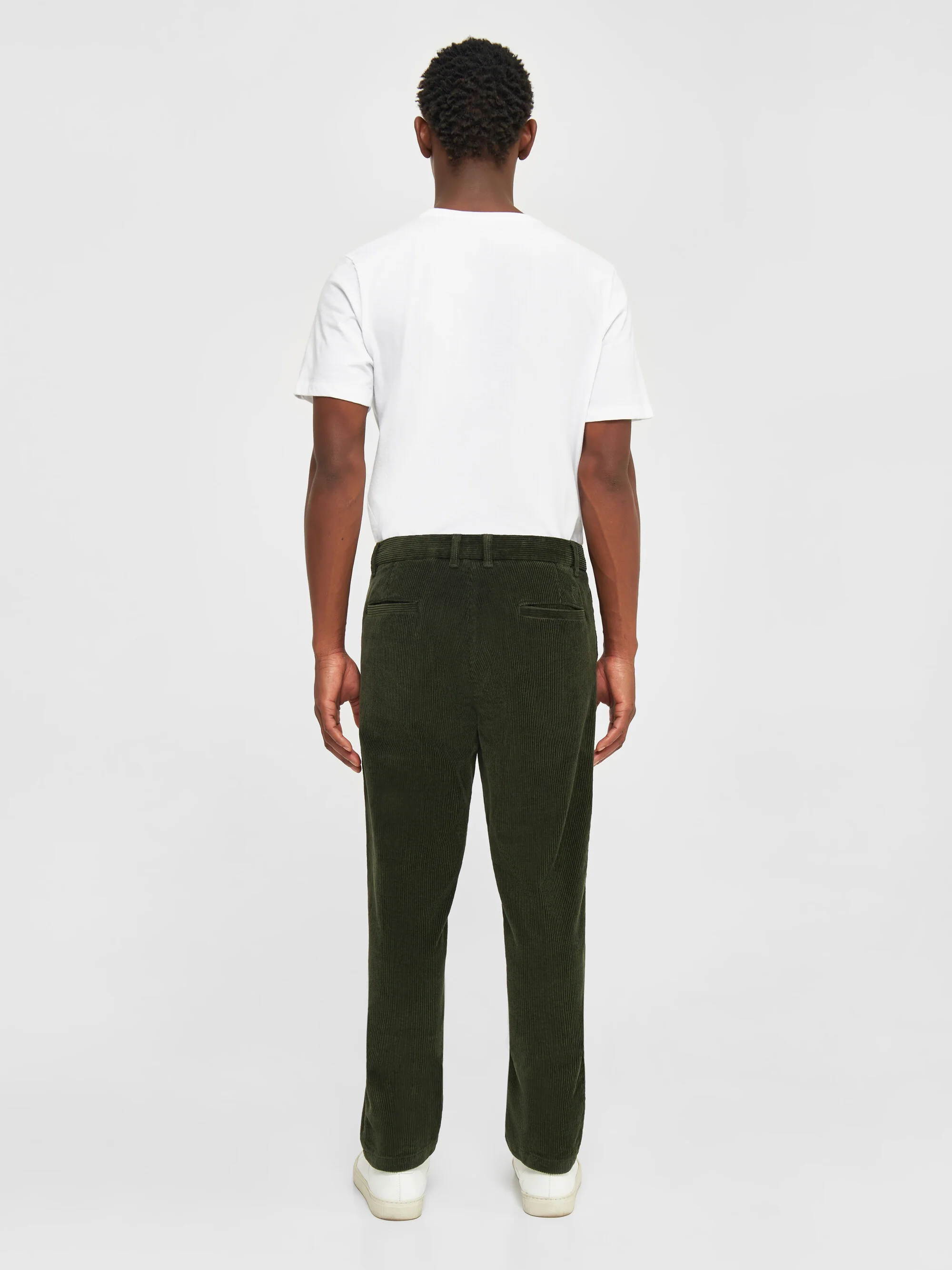 CHUCK regular 8-wales corduroy chino pants - Forest Night - Image 3