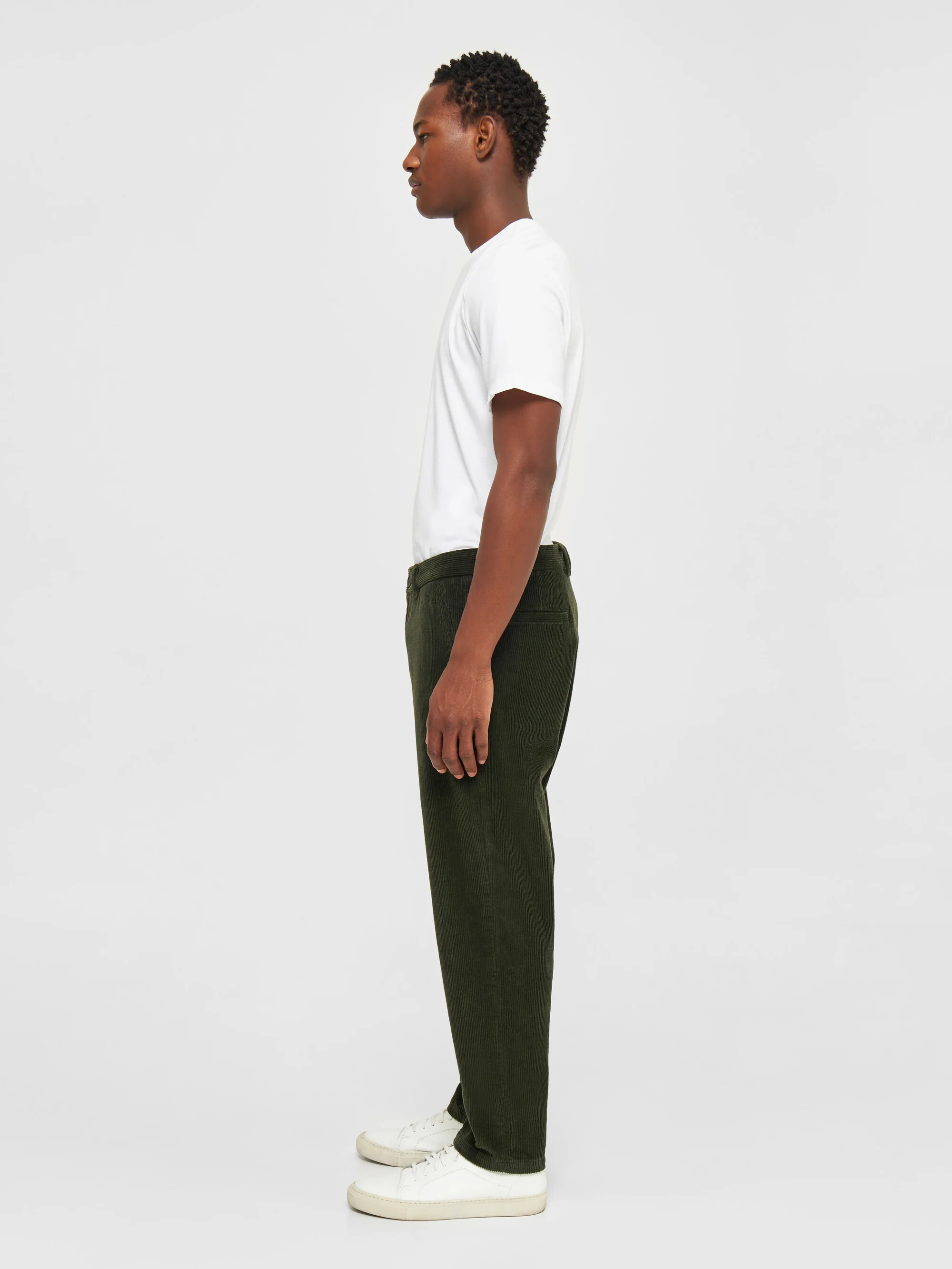 CHUCK regular 8-wales corduroy chino pants - Forest Night - Image 4