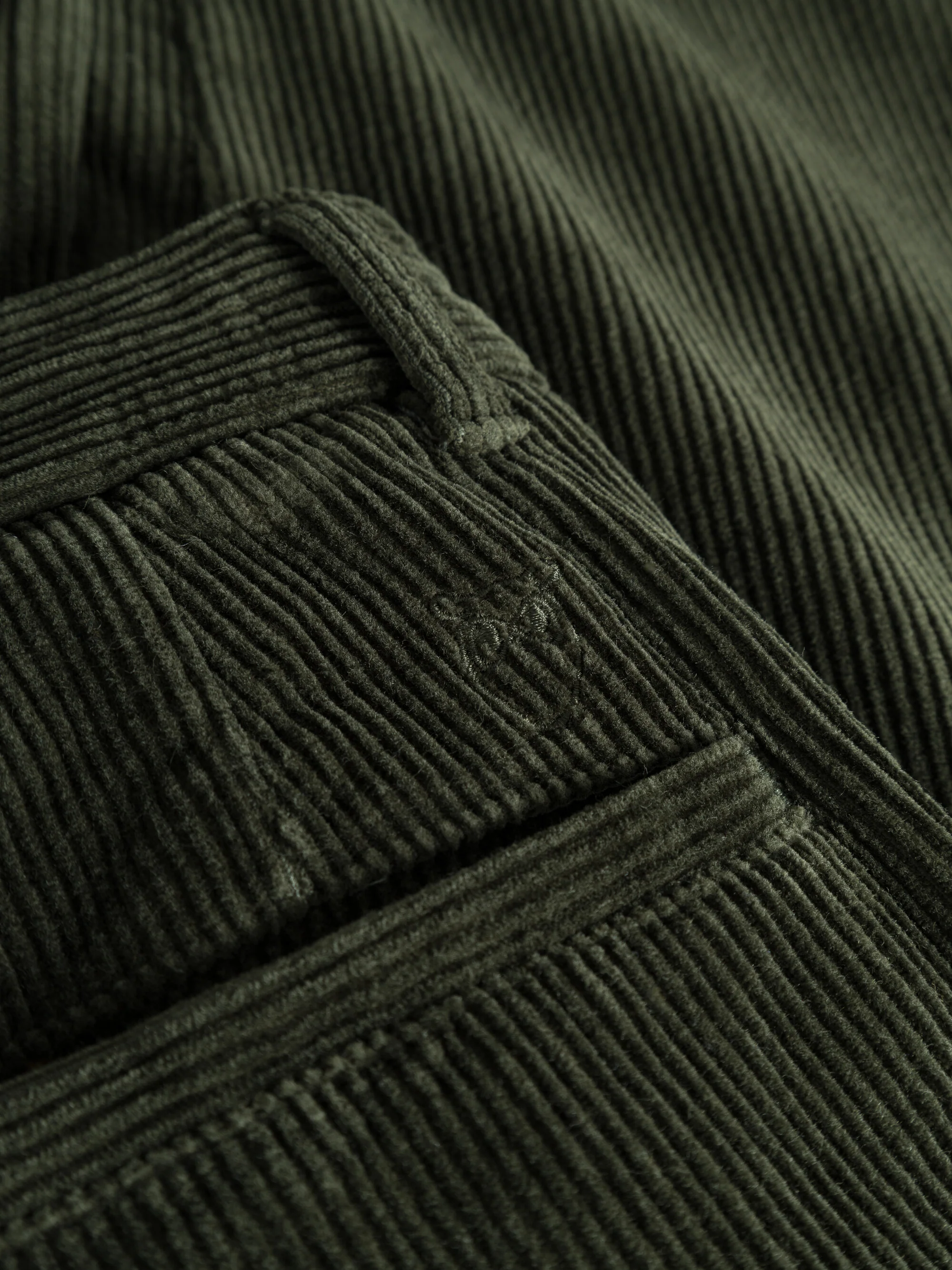 CHUCK regular 8-wales corduroy chino pants - Forest Night - Image 7