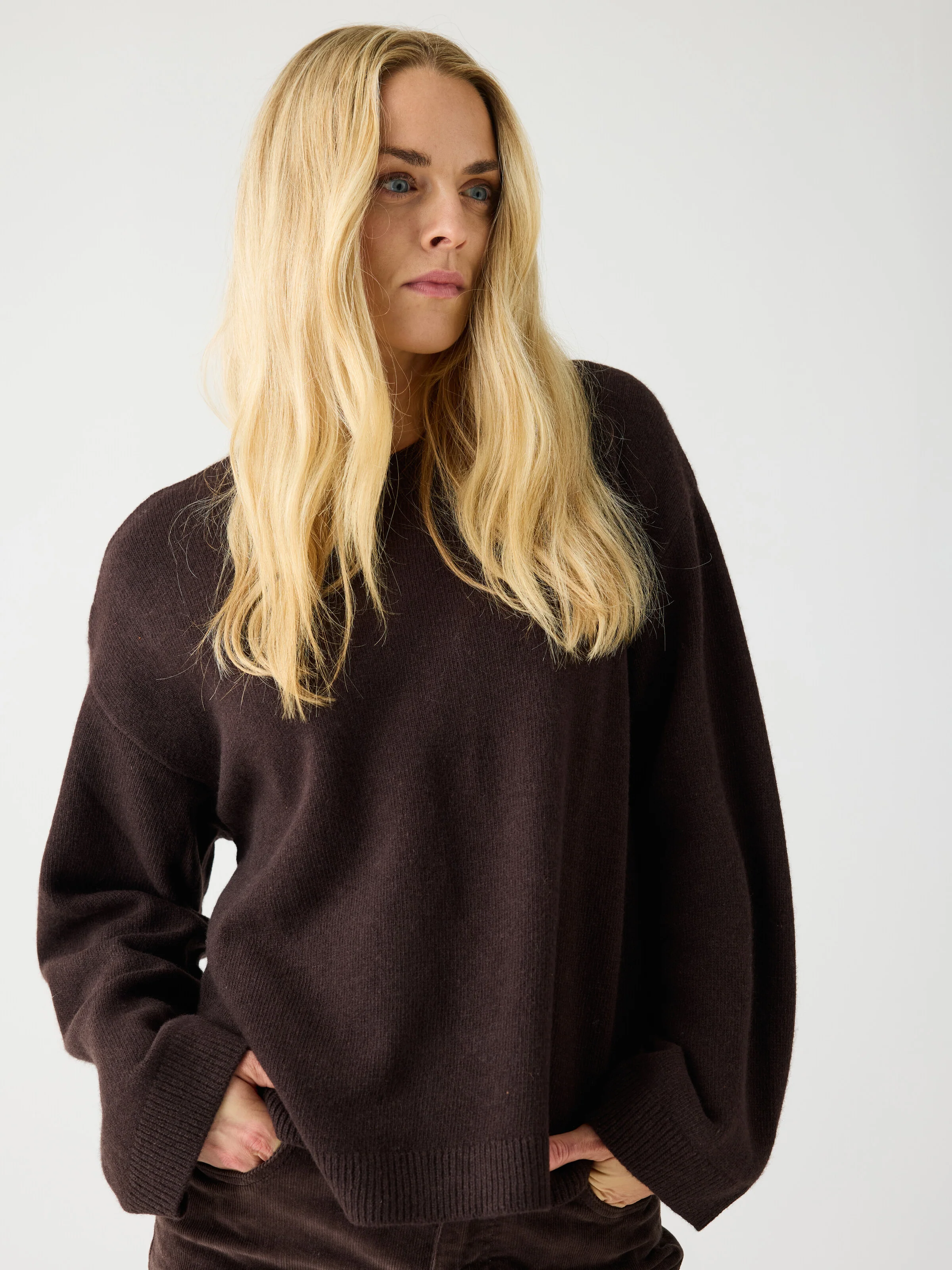 Lambswool crew neck sweater - Chocolate Torte - Image 2