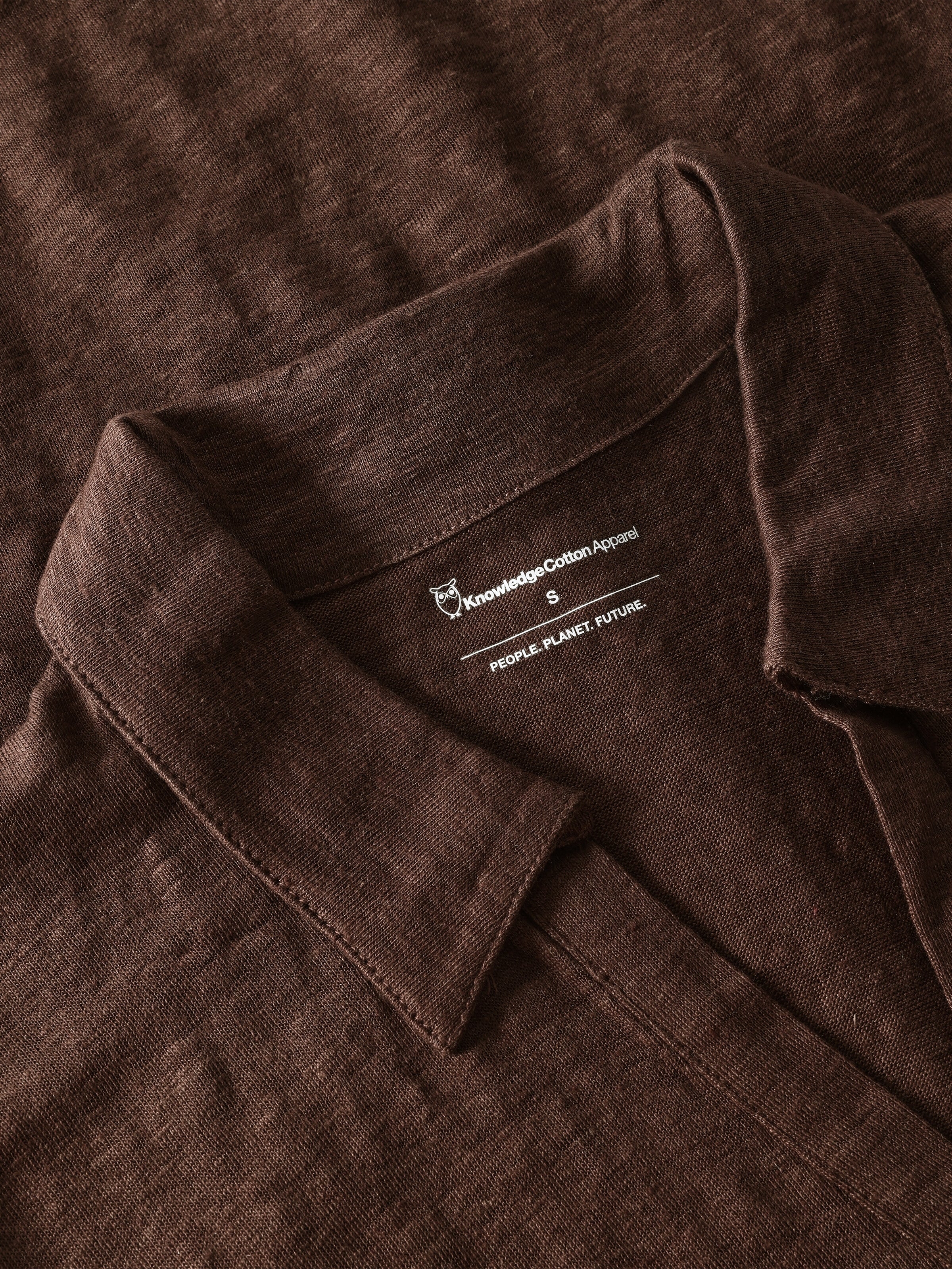 Linen split neck polo - Shaved Chocolate - Image 2