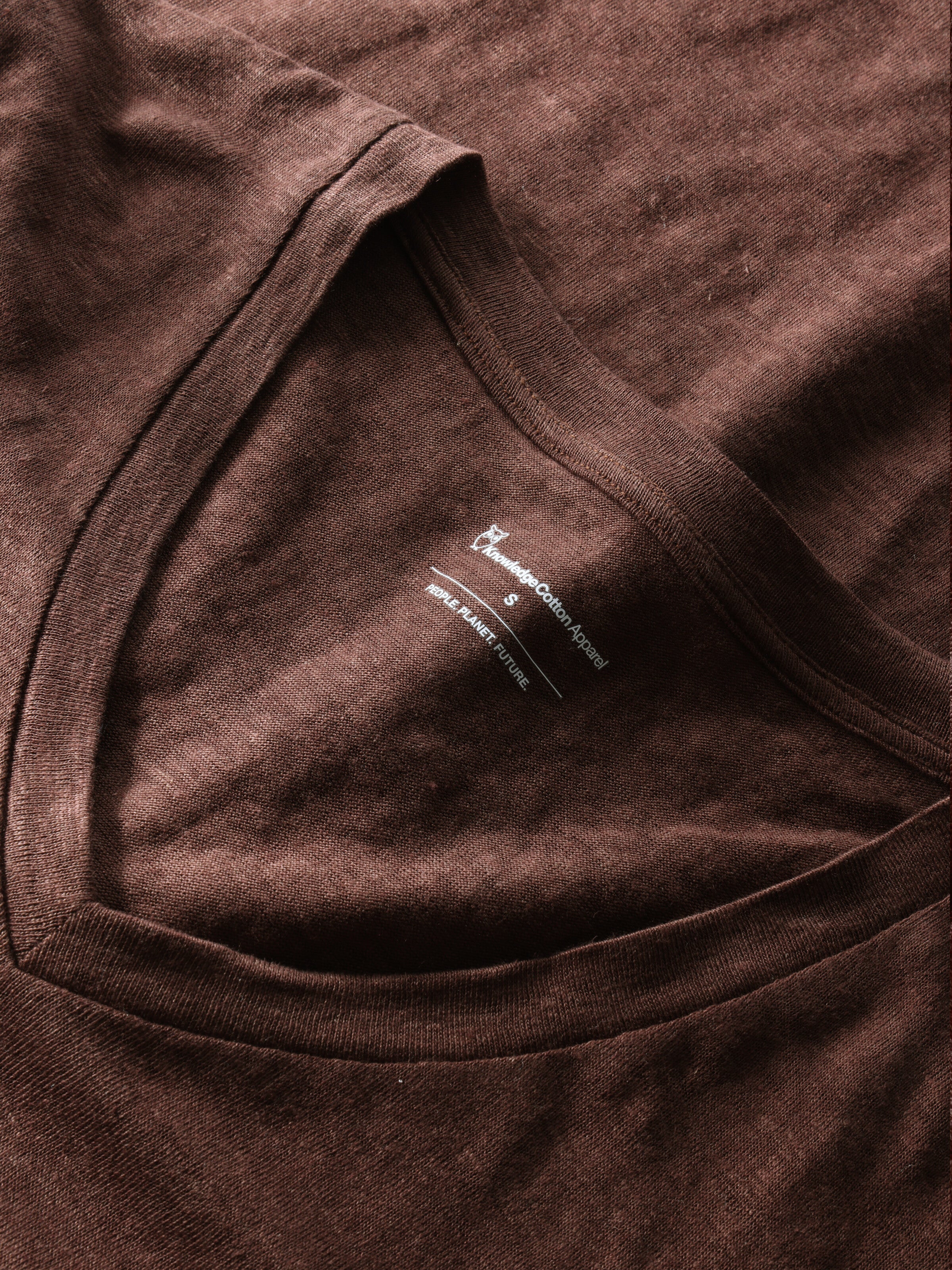 Linen v-neck t-shirt - Shaved Chocolate - Image 3