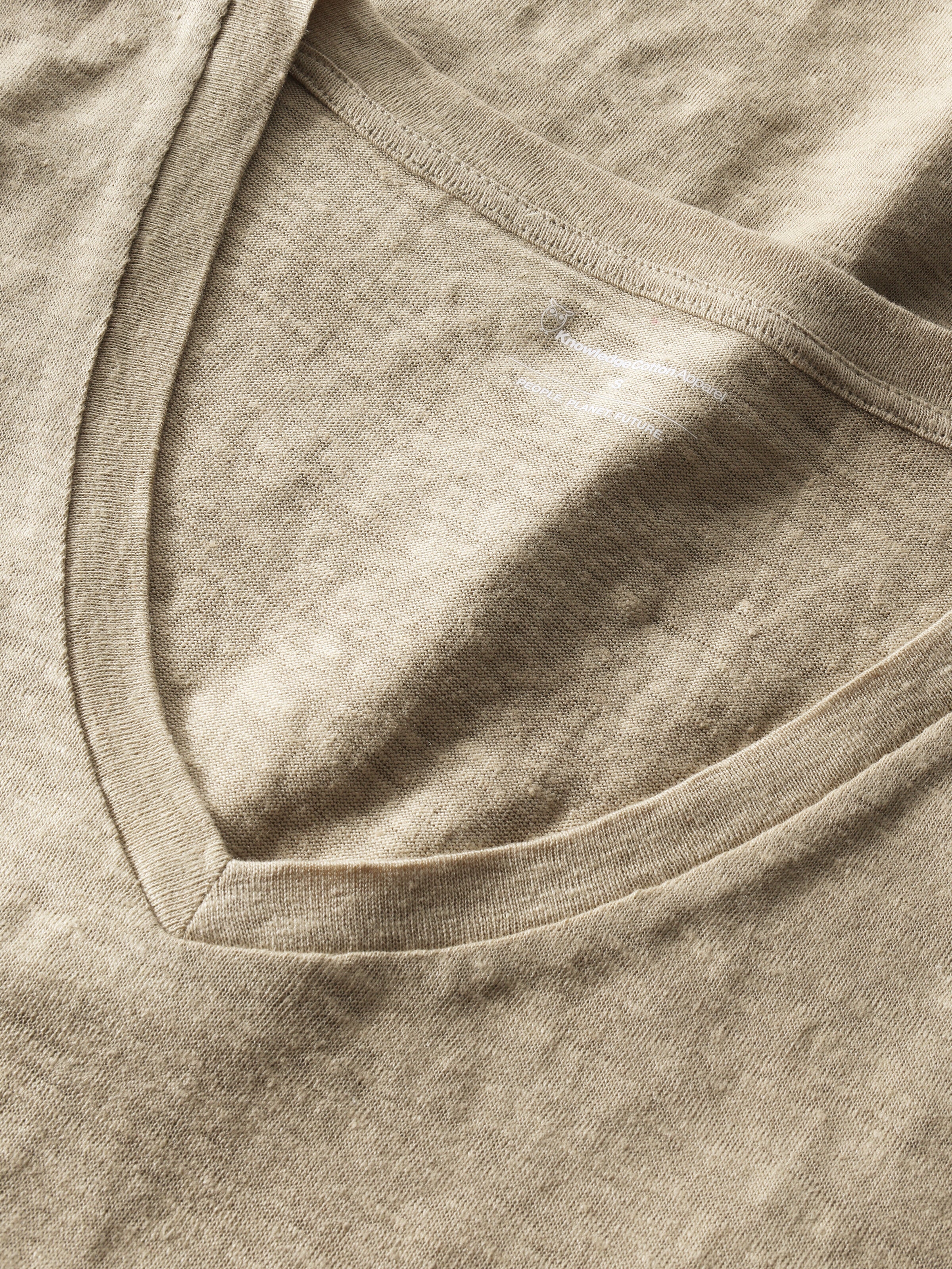Linen v-neck t-shirt - Twill - Image 2