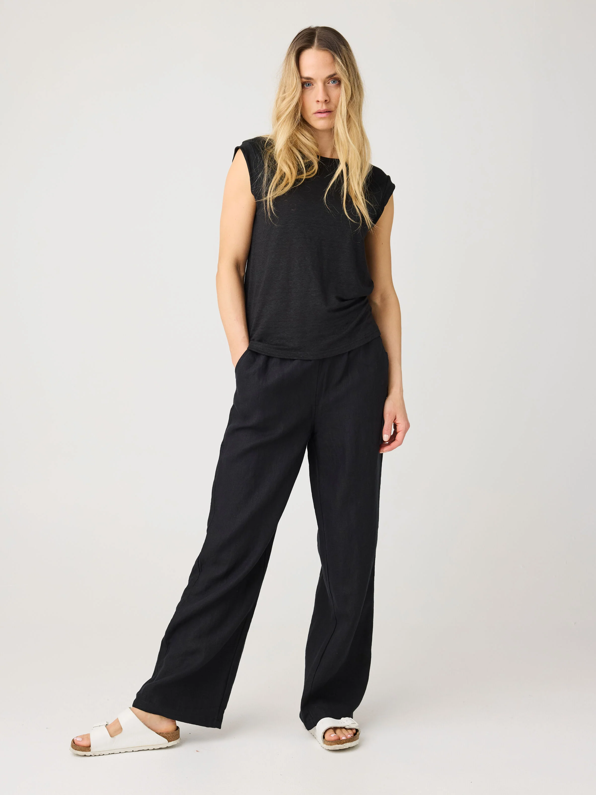Loose fold up linen t-shirt - Black Jet - Image 3