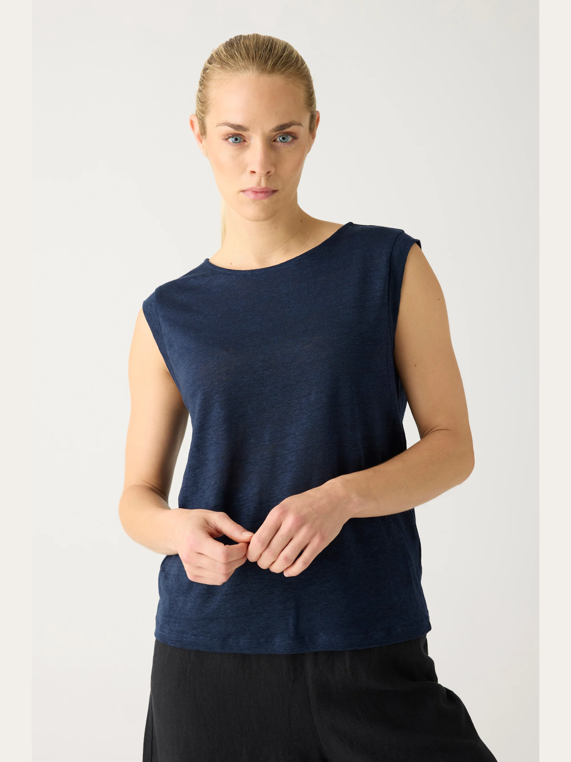 Loose fold up linen t-shirt - Total Eclipse - Image 2