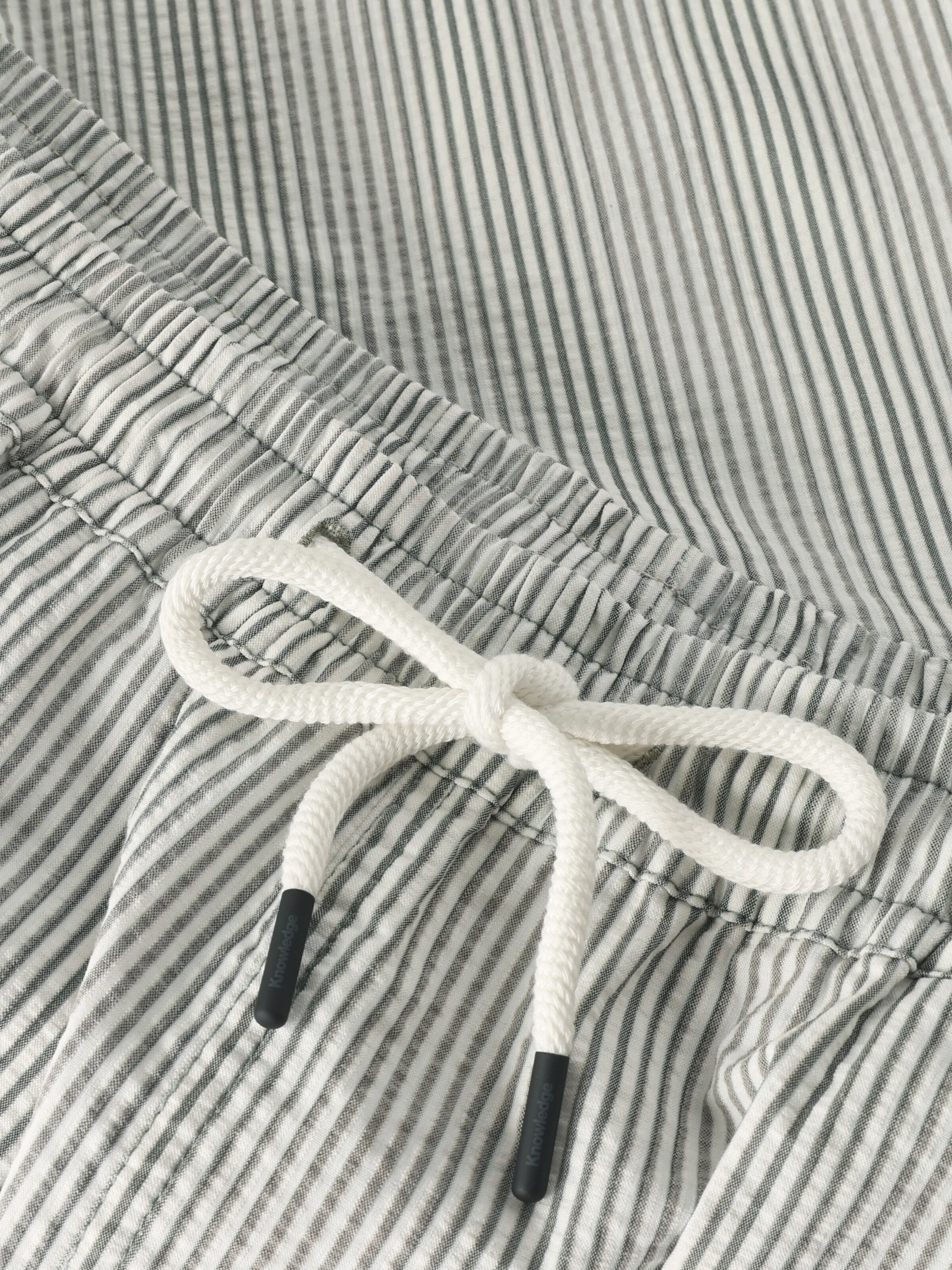 Mid-thigh seersucker swimshorts - Green stripe - Image 2